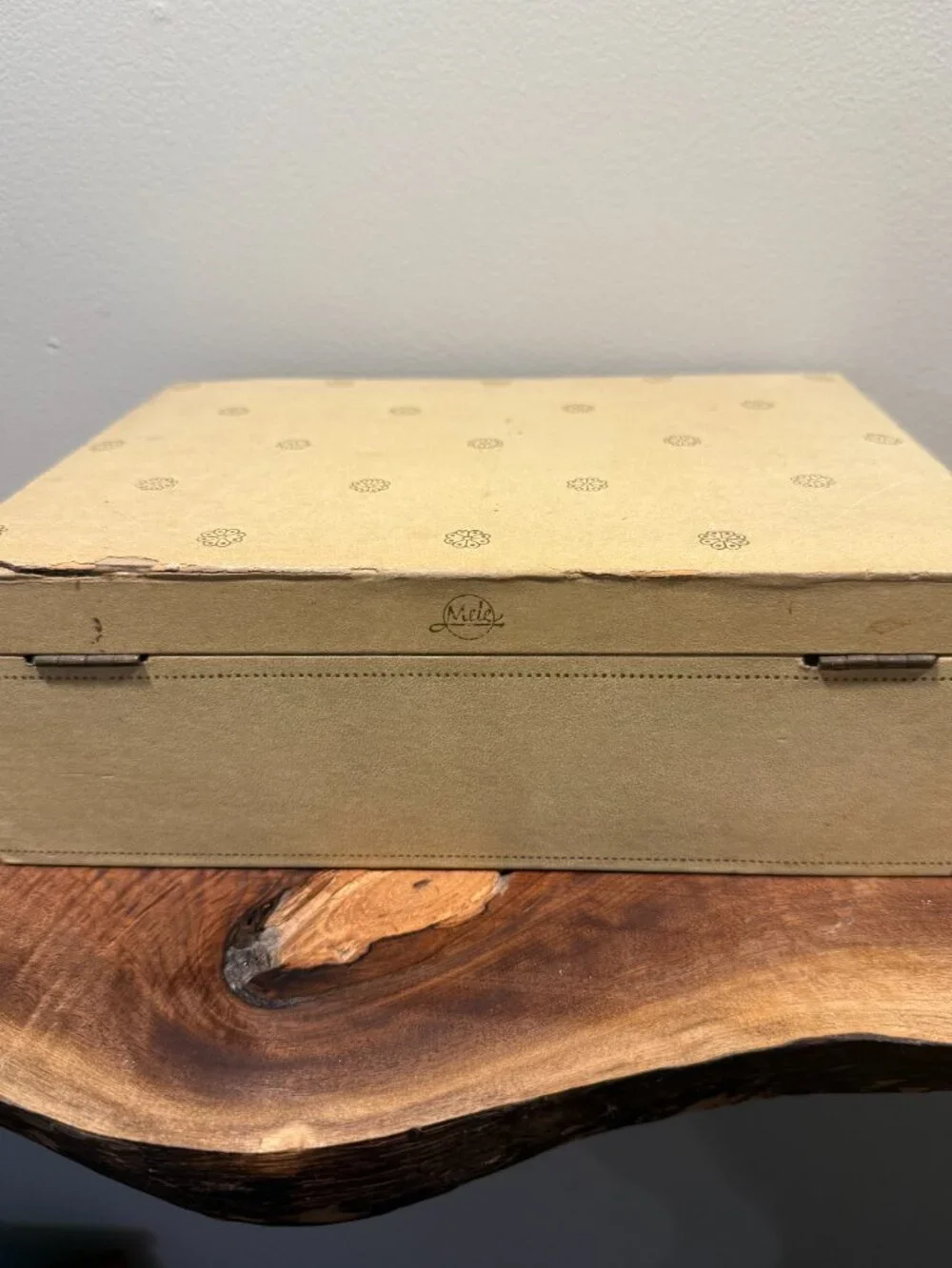 Vintage Mele Ivory Colored Jewelry Box Gold Filagree Trim See Photos For Flaws - Picture 7 of 10